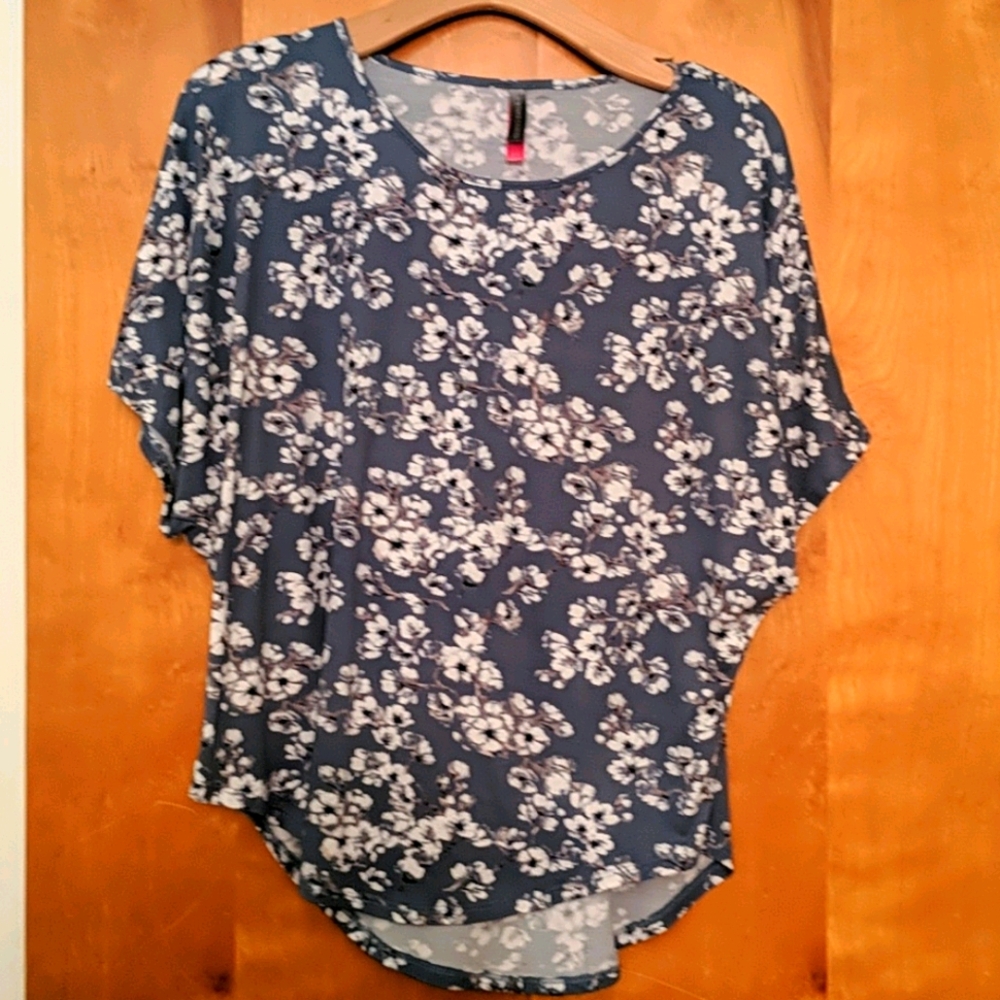 SOLD Vince Camuto Blouse